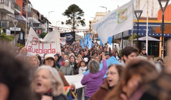 VILLA GESELL MARCH EN DEFENSA DE LA EDUCACIN PBLICA